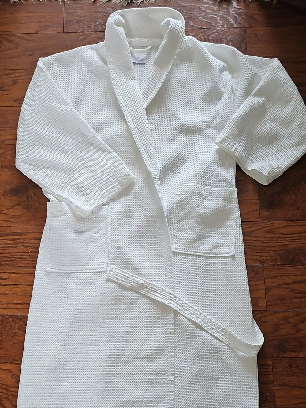 Matouk Waffle Robe White Size Medium/ Large - Picture 8 of 11